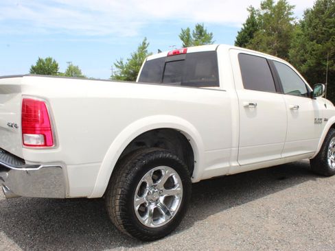 Used 2016 RAM 1500 Laramie w/ Convenience Group AWD/4WD image 8
