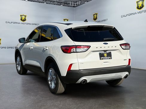 Used 2020 Ford Escape SE image 3