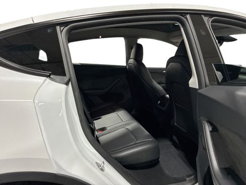 Certified 2023 Tesla Model Y Long Range AWD/4WD image 11