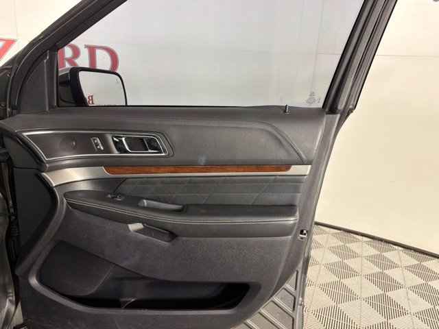 Used 2018 Ford Explorer Platinum AWD/4WD image 38