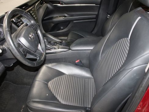 Used 2018 Toyota Camry SE FWD image 13
