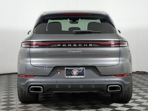 Used 2024 Porsche Cayenne AWD/4WD image 6