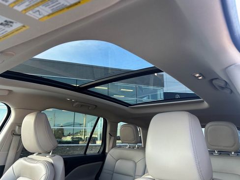 Used 2023 Lincoln Aviator AWD w/ Premium Package image 23