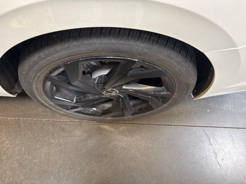 Used 2025 Volkswagen Jetta SE w/ Black Wheel Package FWD image 3