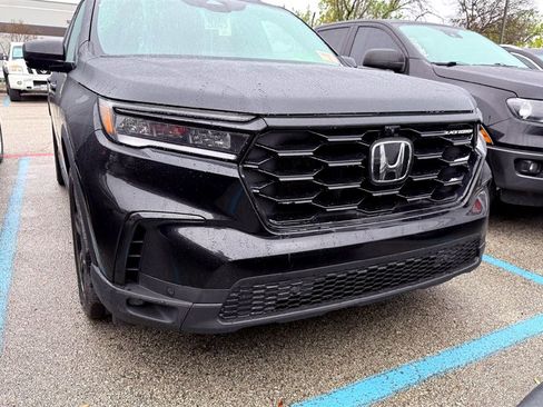 Used 2025 Honda Pilot Black Edition image 2