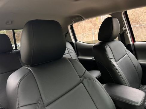 Used 2021 Toyota Tacoma SR5 AWD/4WD image 30
