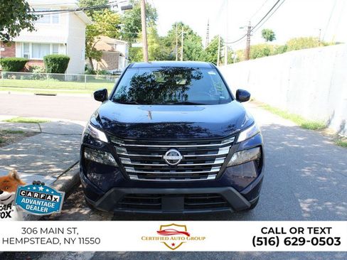 Used 2024 Nissan Rogue SV FWD image 2