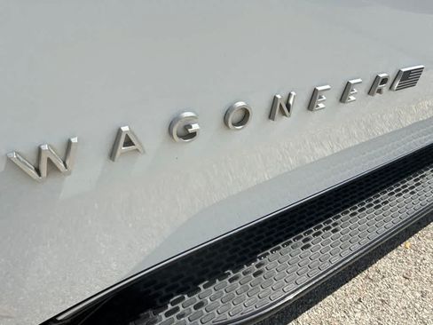 Used 2024 Jeep Wagoneer L Series II RWD image 10