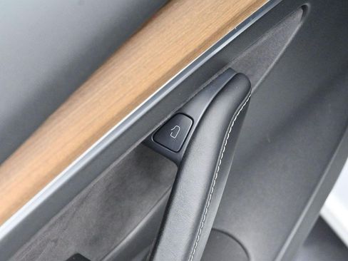 Used 2021 Tesla Model 3 Standard Range Plus RWD image 10