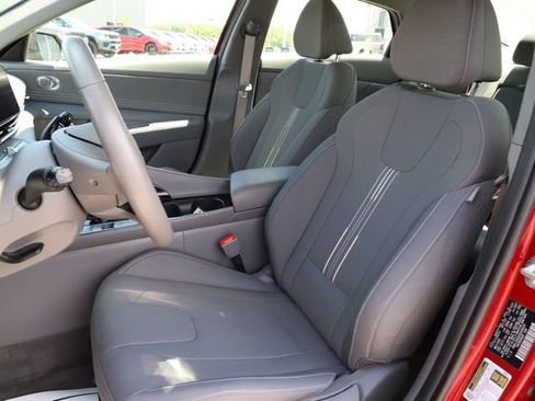 Used 2025 Hyundai Elantra SEL FWD image 13