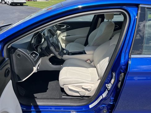 Used 2016 Chrysler 200 Limited FWD image 10