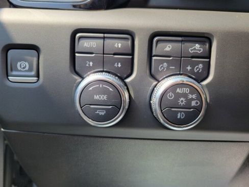 Used 2024 GMC Sierra 1500 AT4 w/ Technology Package image 15