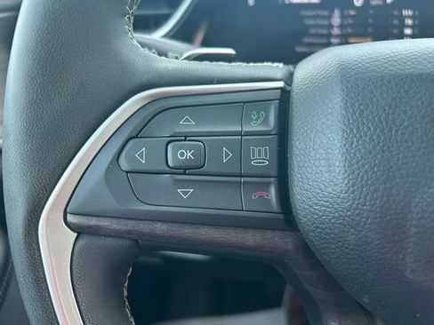 Used 2023 Jeep Grand Cherokee Limited w/ Black Appearance Package image 20