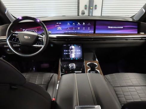 Certified 2025 Cadillac Escalade Sport Platinum w/ LPO, Floor Liner Package image 29