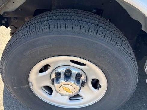 Used 2025 Chevrolet Express 3500 LT w/ LT Preferred Equipment Group RWD image 7