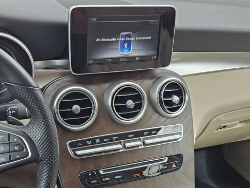 Used 2019 Mercedes-Benz GLC 300 4MATIC image 16