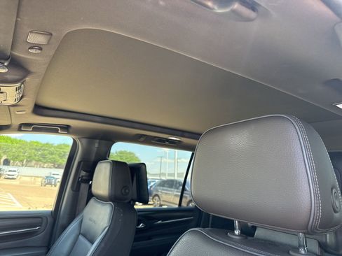 Used 2021 GMC Yukon XL Denali w/ Denali Premium Package AWD/4WD image 14