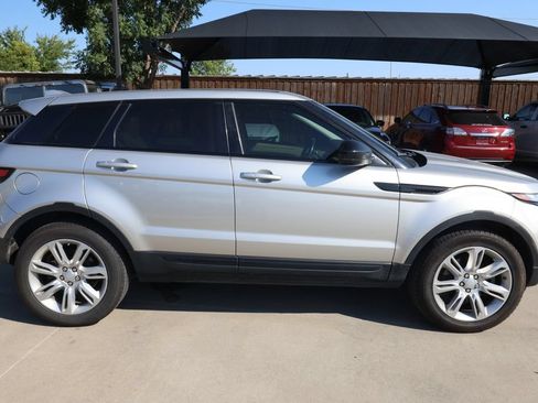 Used 2017 Land Rover Range Rover Evoque SE AWD/4WD image 4