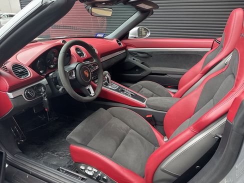 Certified 2022 Porsche 718 Boxster Spyder image 5