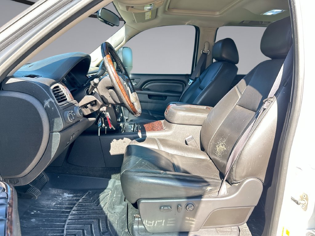 Used 2014 GMC Sierra 2500 Denali w/ Suspension Package, Off-Road AWD/4WD image 11