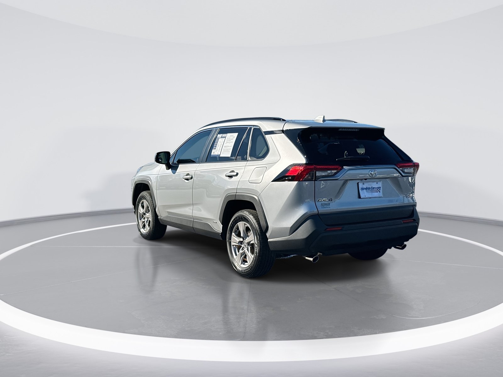 Used 2025 Toyota RAV4 LE AWD/4WD image 7
