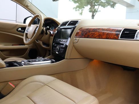 Used 2013 Jaguar XK Coupe image 18