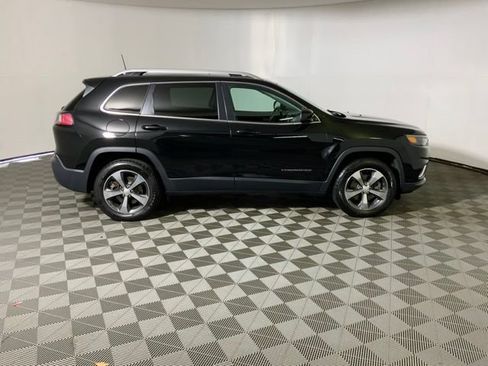 Used 2019 Jeep Cherokee Limited w/ Luxury Group AWD/4WD image 5