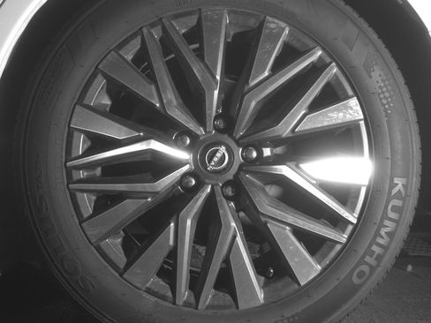 Used 2025 Nissan Altima 2.5 SV FWD image 14