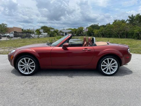 Used 2007 MAZDA MX-5 Miata Grand Touring w/ Premium Pkg RWD image 8