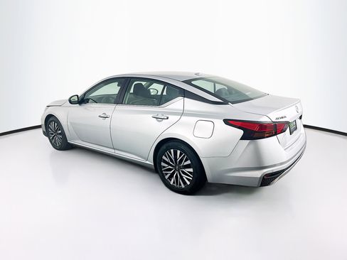 Used 2024 Nissan Altima 2.5 SV image 5
