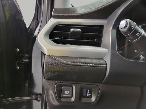 Used 2023 GMC Acadia SLE w/ Driver Convenience Package image 11