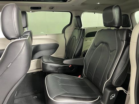 Used 2024 Chrysler Pacifica Limited image 27