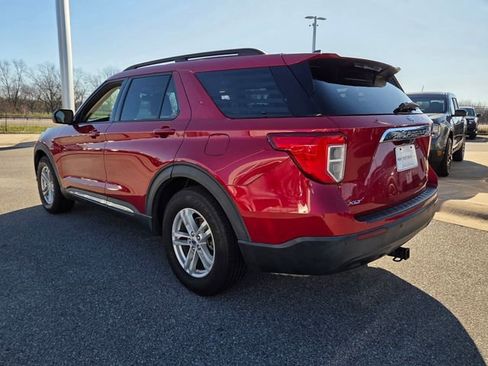 Used 2021 Ford Explorer XLT image 9