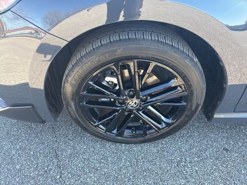 Used 2025 Toyota Camry SE image 11