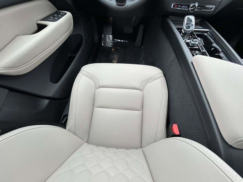 New 2026 Volvo XC60 B5 Core w/ Climate Package image 13