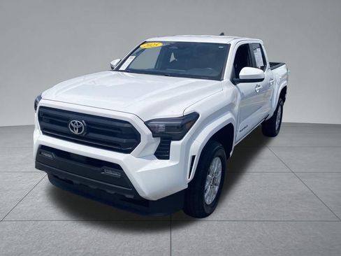 Used 2025 Toyota Tacoma SR5 AWD/4WD image 2