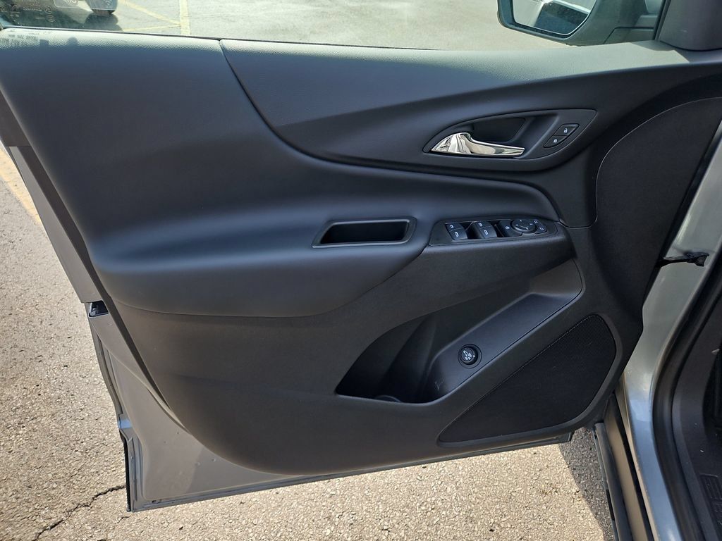 Used 2024 Chevrolet Equinox LT FWD image 25
