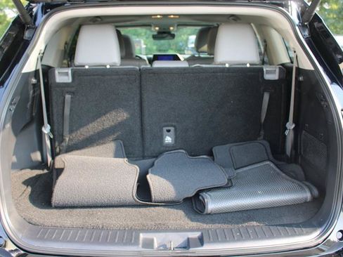 Used 2024 Toyota Highlander XLE FWD image 18
