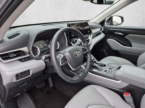 Certified 2026 Toyota Highlander XLE AWD/4WD image 10