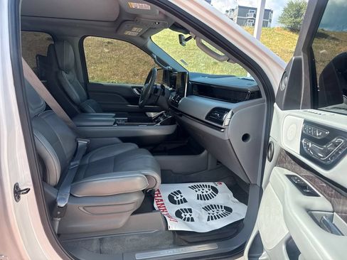 Used 2018 Lincoln Navigator Reserve w/ Technology Package AWD/4WD image 31
