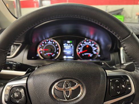 Used 2015 Toyota Camry XSE w/ Moonroof Package FWD image 10
