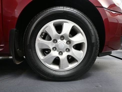 Used 2008 Hyundai Entourage GLS FWD image 14