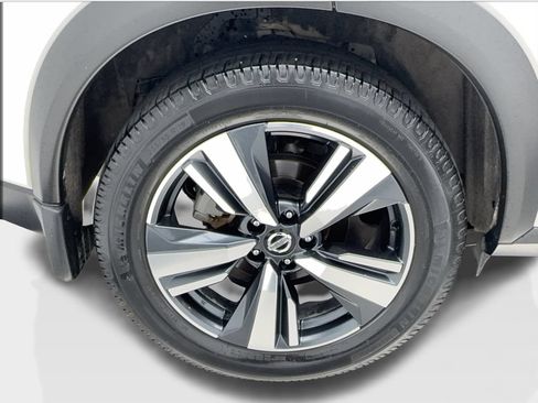 Used 2021 Nissan Rogue SL FWD image 16