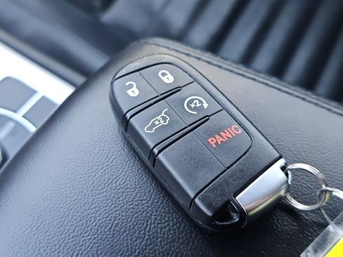 Used 2018 Jeep Grand Cherokee Limited AWD/4WD image 35