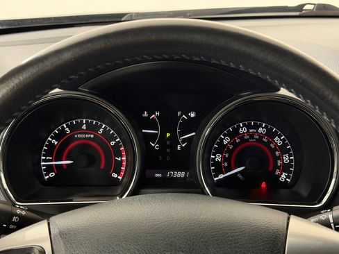Used 2013 Toyota Highlander SE FWD image 21