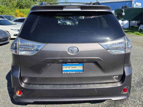 Used 2015 Toyota Sienna SE Premium FWD image 4