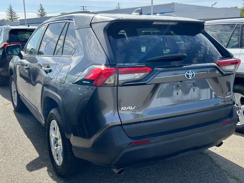 Used 2021 Toyota RAV4 LE AWD/4WD image 6