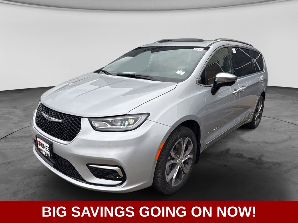 New 2026 Chrysler Pacifica Pinnacle w/ Trailer Tow Group AWD/4WD image 3