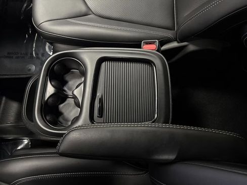 Used 2024 Chrysler Pacifica Select image 20