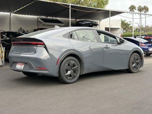 Certified 2025 Toyota Prius LE FWD image 3